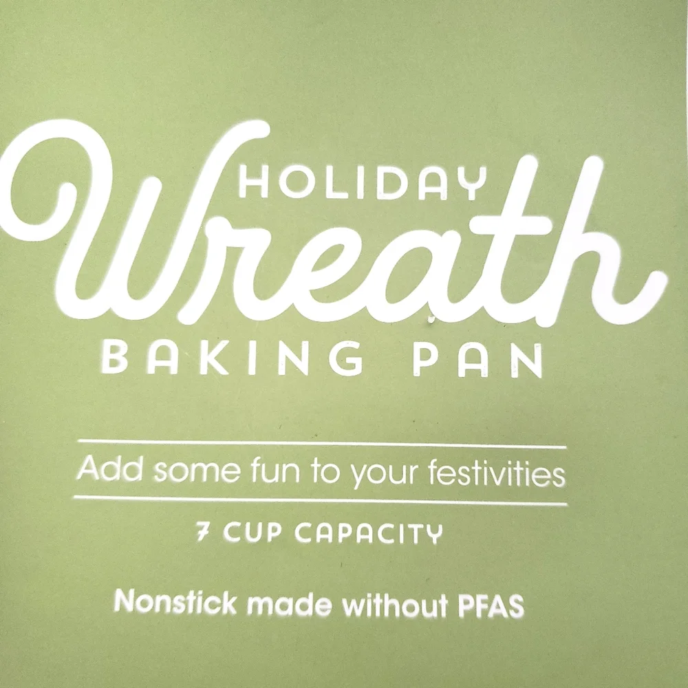 Nordic Ware Holiday Wreath Baking Pan 7 Cup Non-stick Christmas Festive